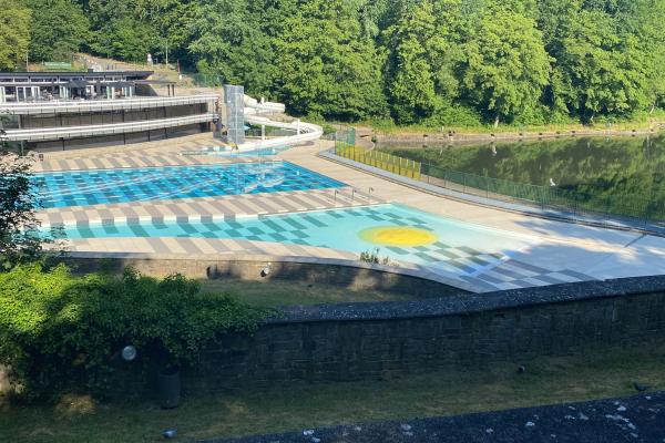 Vous venez profiter de notre superbe piscine en plein air ?